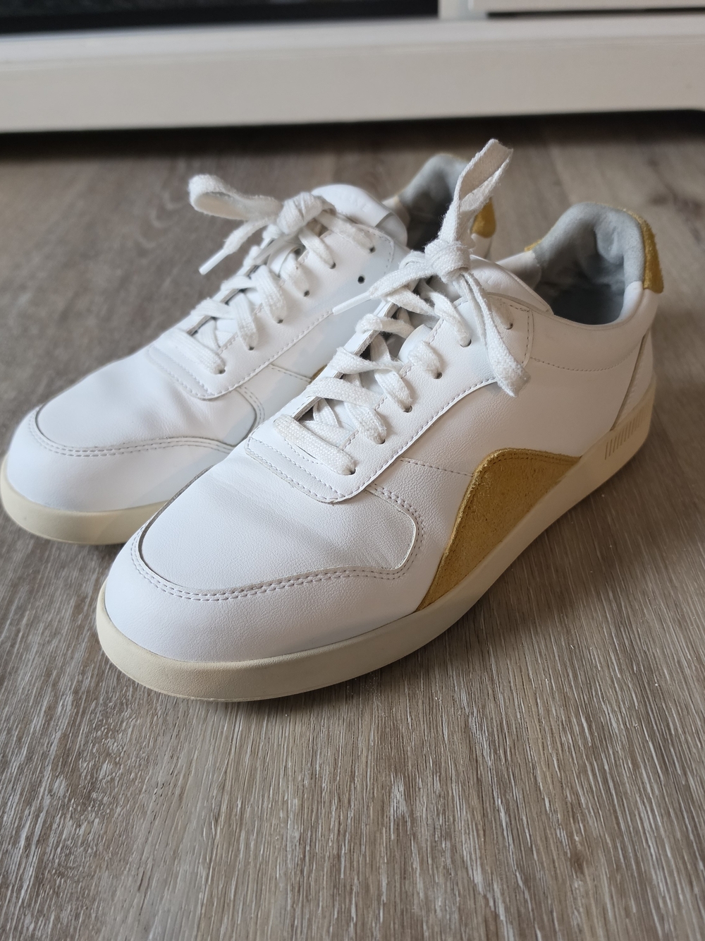 Everlane ReLeather Court Sneaker White Mustard Suede Women's 9.5 Retro Low Top